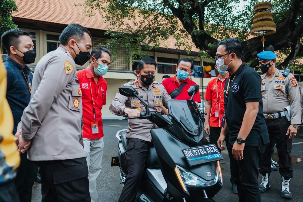 sosialisasi kendaraan listrik di polda bali