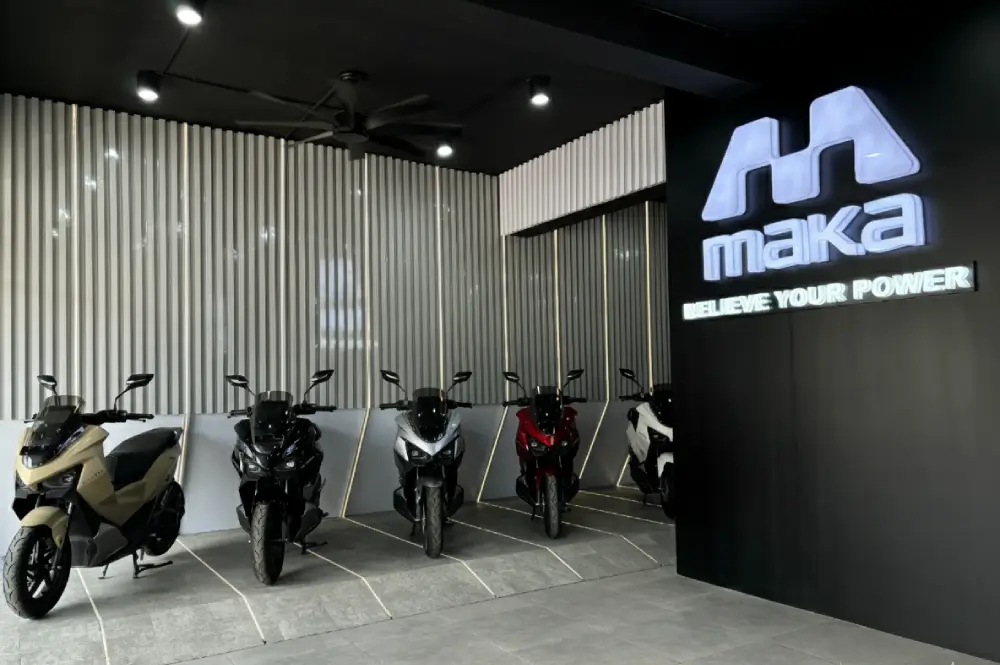 Showroom Maka Motors Bali dengan Display Maka Cavalry